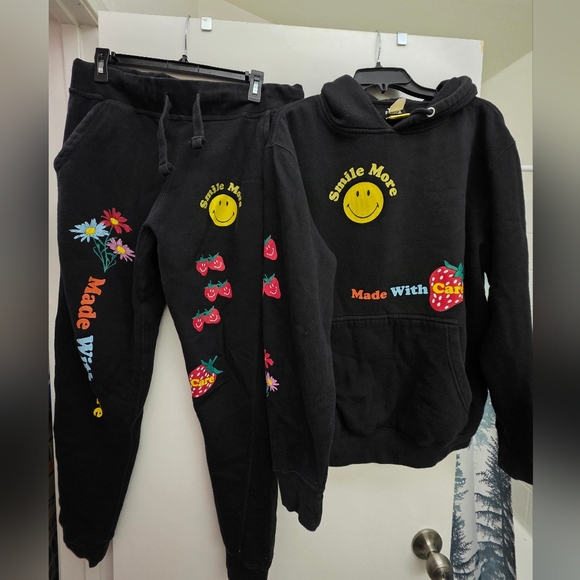 RSQ x Smiley Smile More Made With Care Hoodie and Pants Set Size Medium - Picture 5 of 9